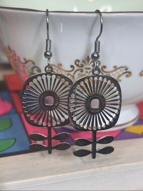 Nordic Bloom silver toned dangle floral earrings new
